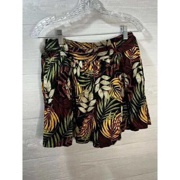 Olivaceous Tropical Print Pleated Flowy High Rise Shorts Small - Picture 4 of 9